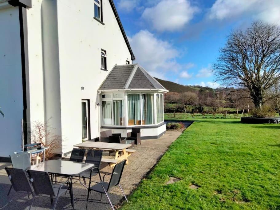 Killarney Farm House. Exterior photo